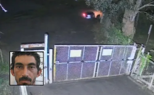 
          Imagem ilustrativa da imagem Homem é morto a tiros após ser sequestrado em Vila Velha; veja vídeo
          