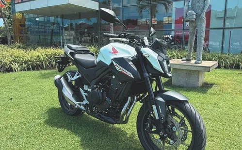 
          Imagem ilustrativa da imagem Honda aposta na Hornet 500 para seduzir os fãs
          