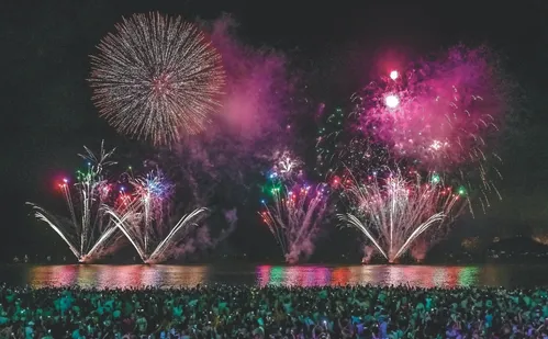 
          Imagem ilustrativa da imagem Hotéis já reservam vagas para a noite do Réveillon
          