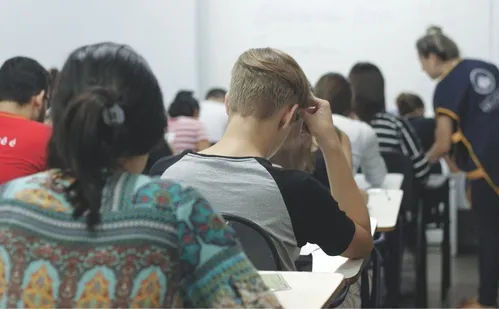 
          Imagem ilustrativa da imagem Iases abre concurso com 1.008 vagas e salários de até R$ 8,3 mil no ES
          