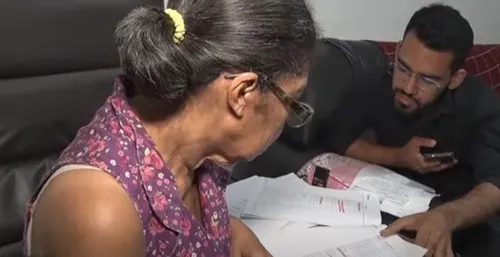 
          Imagem ilustrativa da imagem Idosa com Alzheimer é enganada por conhecido e perde R$ 263 mil
          