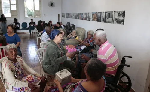 
          Imagem ilustrativa da imagem Idosos vivem um dia como atores em Vitória
          