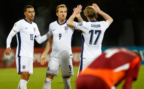 
          Imagem ilustrativa da imagem Inglaterra goleia e é primeira europeia na Copa do Mundo; Portugal apenas empata
          