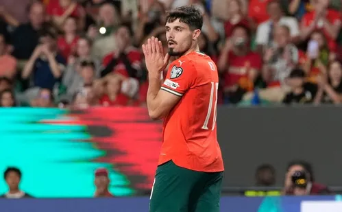 
          Imagem ilustrativa da imagem Inglaterra goleia e é primeira europeia na Copa do Mundo; Portugal apenas empata
          