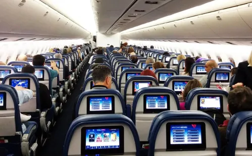 
          Imagem ilustrativa da imagem Inteligência Artificial pode deixar viagens aéreas mais caras. Entenda
          