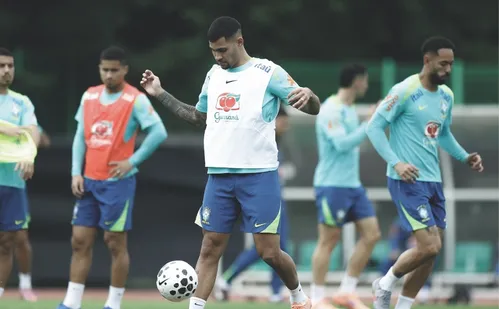 
          Imagem ilustrativa da imagem Intocável, Bruno Guimarães deve seguir como titular no amistoso contra o Japão
          