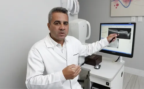 
          Imagem ilustrativa da imagem Intoxicação por metanol: identificar os sinais é essencial, afirma médico
          