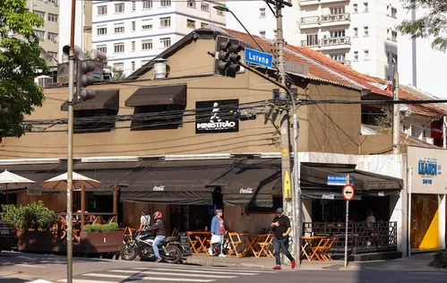 
          Imagem ilustrativa da imagem Intoxicação por metanol: o que se sabe até agora, quais bares foram fechados e o que falta saber
          