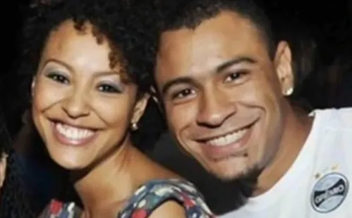 
          Imagem ilustrativa da imagem Irmão de Sheron Menezzes morre aos 36 anos: 'um pedaço de mim se foi', diz atriz
          