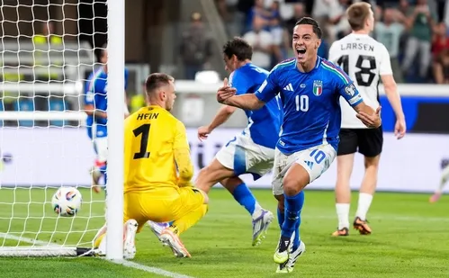 
          Imagem ilustrativa da imagem Itália brilha no 2º tempo e reage nas Eliminatórias; França estreia com vitória
          