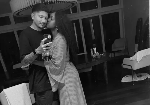 
          Imagem ilustrativa da imagem Iza diz estar 'muito feliz' após término com Yuri Lima
          