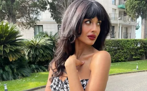 
          Imagem ilustrativa da imagem Jameela Jamil critica padrão de beleza de Hollywood: 'rostos não se mexem'
          