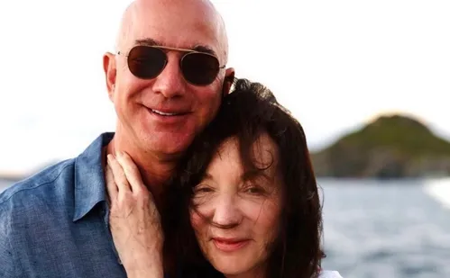 
          Imagem ilustrativa da imagem Jeff Bezos lamenta morte da mãe aos 78 anos: 'tivemos muita sorte'
          