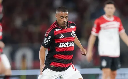 
          Imagem ilustrativa da imagem Jogadores do Flamengo reclamam de interferência de quarto árbitro
          