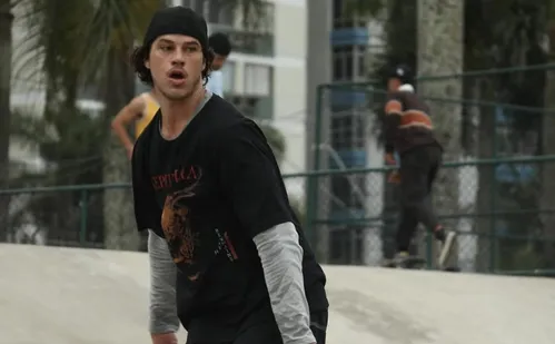 
          Imagem ilustrativa da imagem José Loreto vive um Chorão apaixonado em filme sobre líder do Charlie Brown Jr.
          