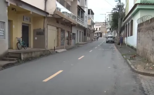 
          Imagem ilustrativa da imagem Jovem de 19 anos é baleado no meio da rua na Serra
          