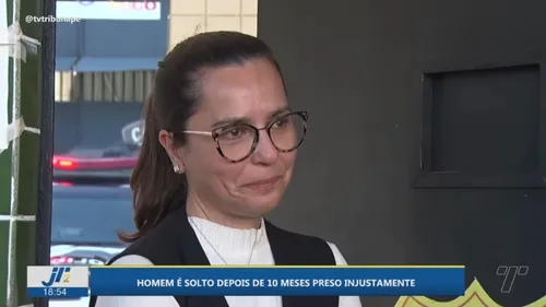 
          Imagem ilustrativa da imagem Jovem fica 9 meses preso por coincidência de nomes entre ele, assassino e a mãe
          