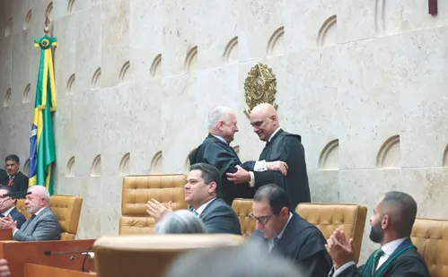 
          Imagem ilustrativa da imagem “Judiciário não é submisso ao populismo”, diz Fachin em posse do STF
          