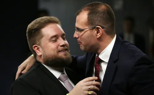 
          Imagem ilustrativa da imagem Julgamento da trama golpista: advogados tentam afastar generais de Bolsonaro
          