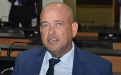 
          Imagem ilustrativa da imagem Justiça decreta prisão de deputado Binho Galinha, acusado de liderar milícia na BA
          