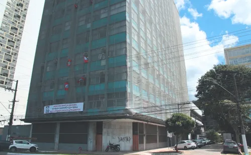 
          Imagem ilustrativa da imagem Justiça manda desocupar prédio no Centro em até 5 dias
          