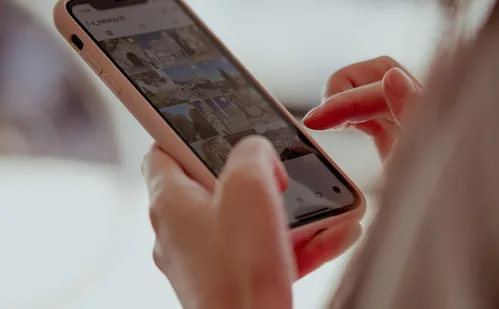 
          Imagem ilustrativa da imagem Justiça obriga redes sociais a indenizarem vítimas de golpes
          