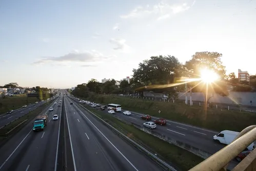 
          Imagem ilustrativa da imagem Justiça proíbe multa para quem não pagar pedágio ‘free flow’ da Dutra
          