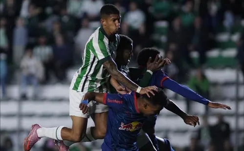 
          Imagem ilustrativa da imagem Juventude volta a vencer após, respira no Z-4 e aumenta crise no Red Bul Bragantino
          