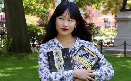 
          Imagem ilustrativa da imagem "Katábasis": Jornada de magia em livro de R.F. Kuang
          