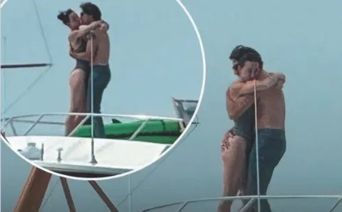 
          Imagem ilustrativa da imagem Katy Perry flagrada em iate com político
          