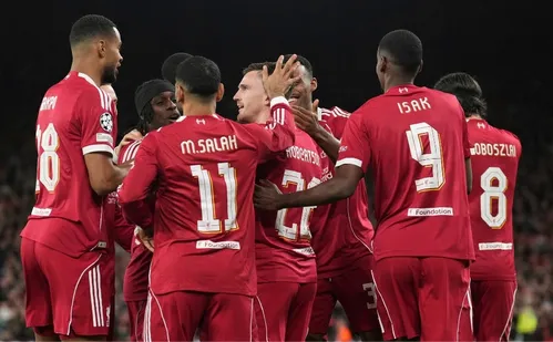 
          Imagem ilustrativa da imagem Liverpool marca nos acréscimos e ganha no sufoco do Atlético de Madrid
          