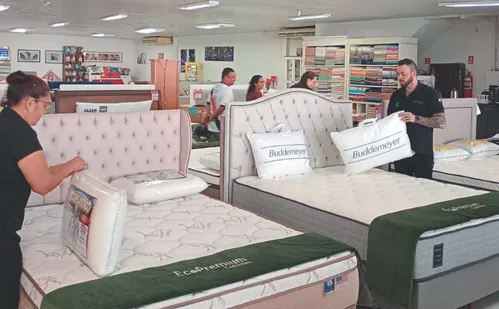 
          Imagem ilustrativa da imagem Lojas antecipam contratações para reforçar as vendas na Black Friday
          