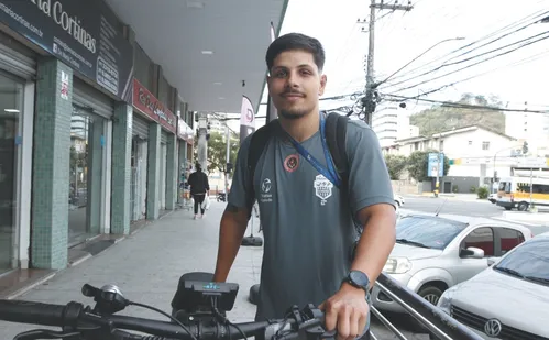 
          Imagem ilustrativa da imagem Loteria: prêmio da Mega da Virada pode chegar a R$ 1 bilhão
          