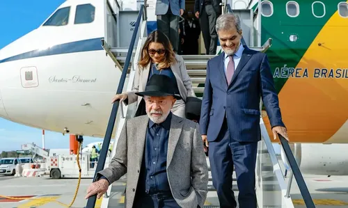 
          Imagem ilustrativa da imagem Lula chega a Roma para encontro com papa Leão 14 e evento da ONU sobre a fome
          