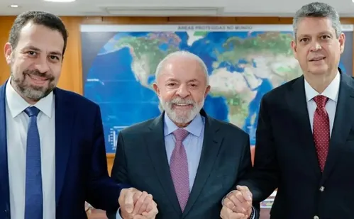 
          Imagem ilustrativa da imagem Lula confirma Boulos ministro da Secretaria-Geral da Presidência
          