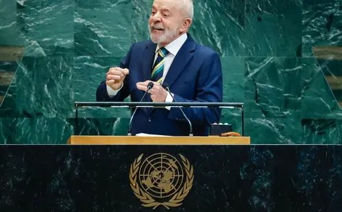 
          Imagem ilustrativa da imagem Lula diz que regulação de big techs evita “terra sem lei” na internet
          