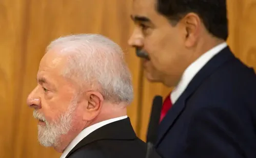 
          Imagem ilustrativa da imagem Lula sai em defesa da Venezuela e diz que povo de lá é 'dono do próprio nariz'
          