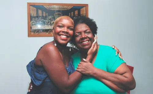 
          Imagem ilustrativa da imagem Mais adultos estão optando por morar com os pais
          