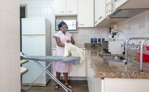 
          Imagem ilustrativa da imagem Mais de 2 mil empregadas domésticas no ES têm valores de FGTS a receber
          