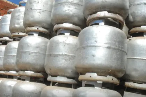 
          Imagem ilustrativa da imagem Governo Federal começa a pagar auxílio gás a mais de 404 mil famílias de Pernambuco
          