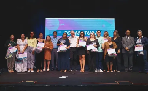 
          Imagem ilustrativa da imagem Mais de mil alunos se formam na 2ª oferta do programa QualificarES
          