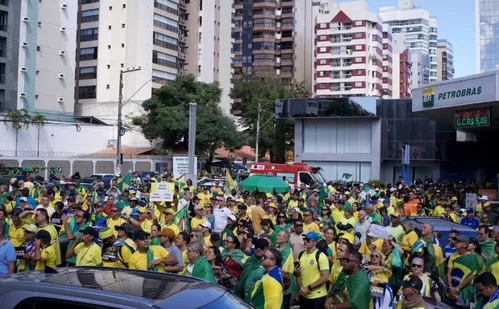 
          Imagem ilustrativa da imagem Manifestantes pró Bolsonaro realizam ato contra Moraes e Lula no ES
          