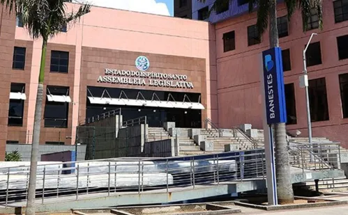 
          Imagem ilustrativa da imagem Manifestantes vão às ruas em capitais contra a PEC da Blindagem e anistia
          