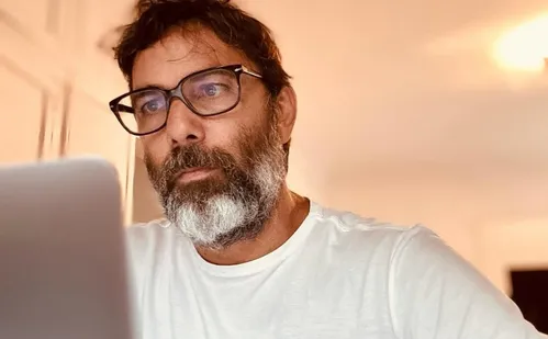 
          Imagem ilustrativa da imagem Marcelo Faria revela diagnóstico de herpes zóster: 'doloroso e me marcou bastante'
          