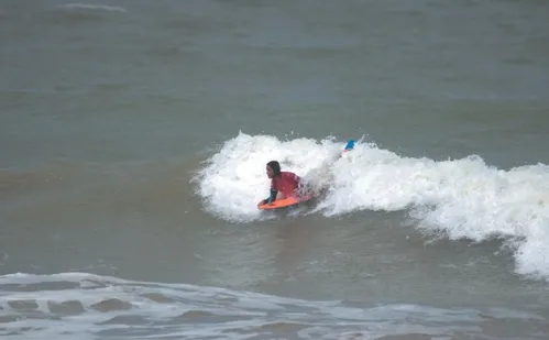 
          Imagem ilustrativa da imagem Mariana Nogueira brilha na estreia do Wahine em Jacaraípe
          