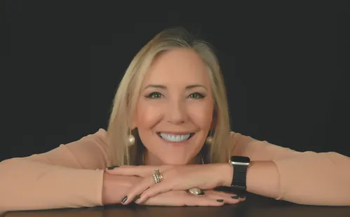 
          Imagem ilustrativa da imagem Martha Gabriel: "IA obriga a se reinventar, independente da idade"
          