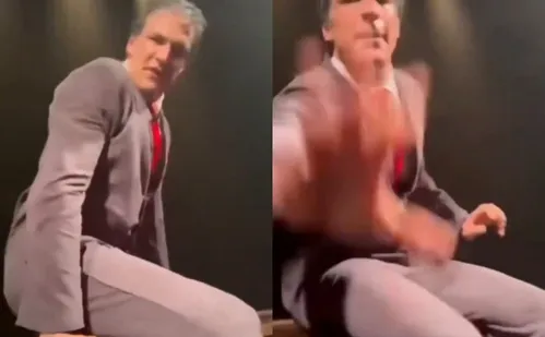 
          Imagem ilustrativa da imagem Mateus Solano dá tapa em celular de fã que gravava sua apresentação no teatro; veja
          