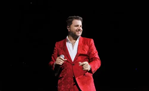 
          Imagem ilustrativa da imagem Maurício Manieri traz a turnê 'Classics Super Hits' ao Teatro Guararapes
          