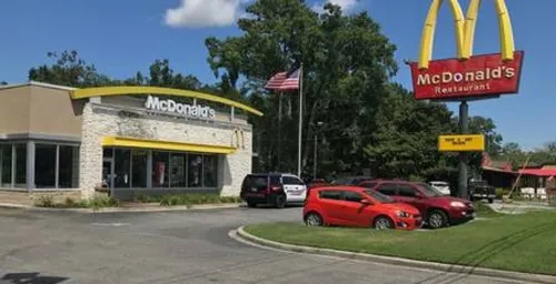 
          Imagem ilustrativa da imagem McDonald’s terá nova unidade na Serra e abre 85 vagas de emprego
          