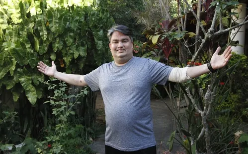 
          Imagem ilustrativa da imagem Médico fica 3 meses internado após infecção no dente: "Apesar de tudo, sou grato"
          